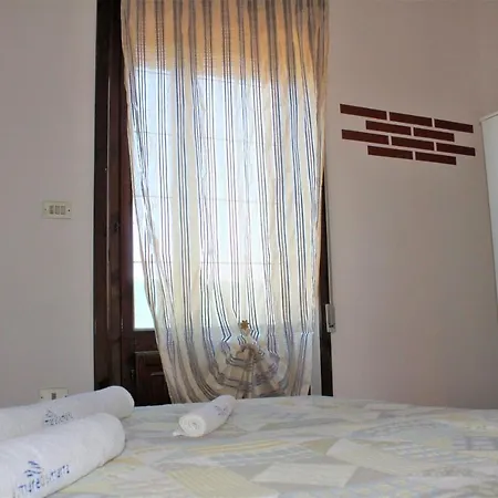 Cristina Villa *